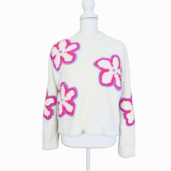 Bershka Fluffy Floral Logo Sweater in White - Picture 7 of 11